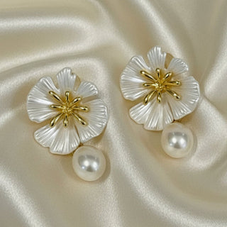 Julie Hawes - Earrings - Studs - Flower with dangling pearl