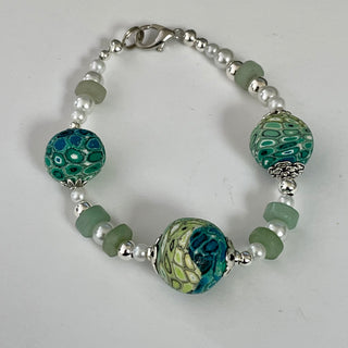 Lynn Orriss - Bracelet -Green with pearls