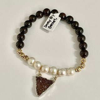 Alasha Lantinga - Bracelet (Stretchable) - Garnet, Freshwater Pearl, Druzy charm - Alasha Lantinga - McMillan Arts Centre Gallery, Gift Shop and Box Office - Vancouver Island Art Gallery